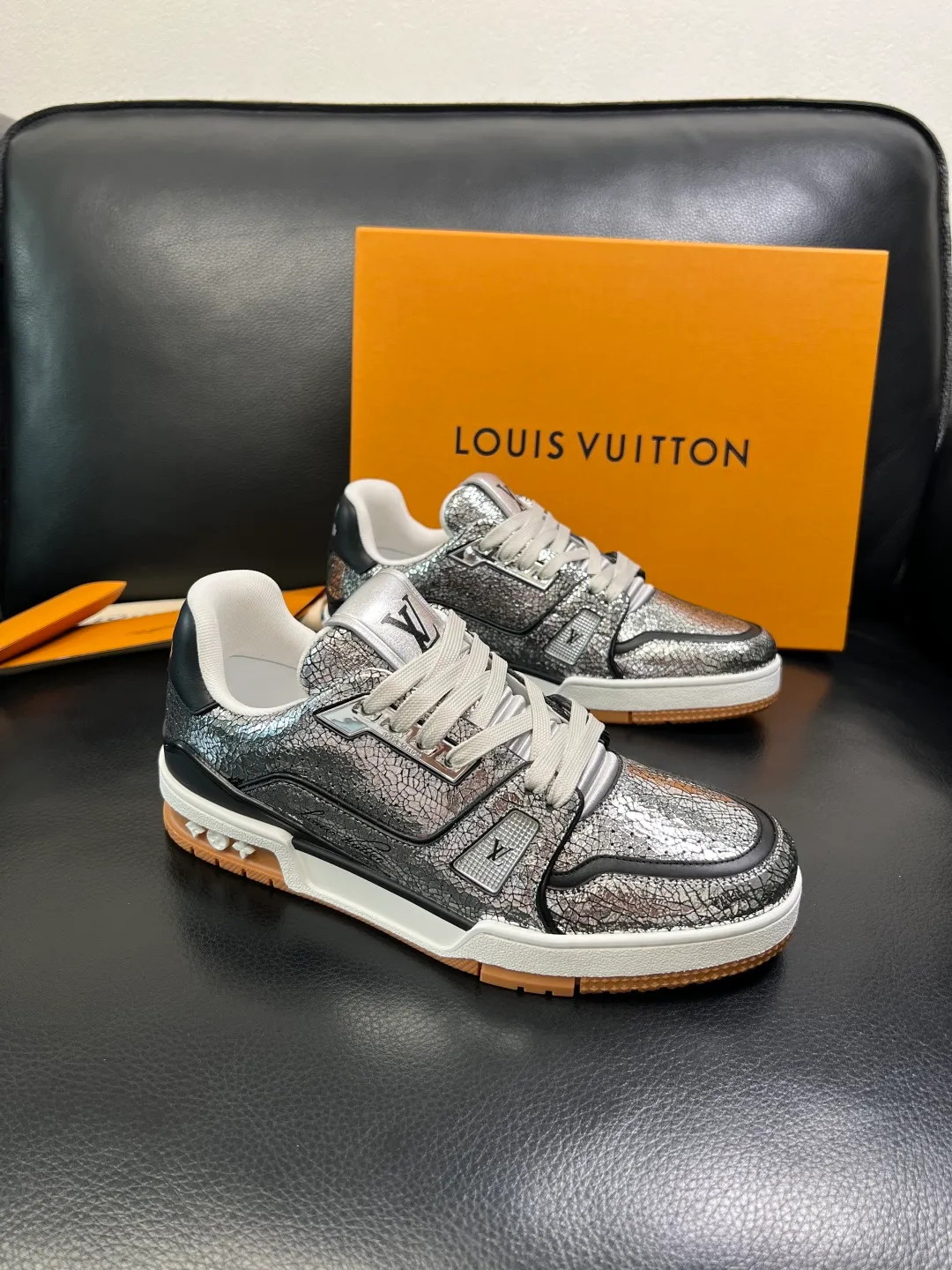 Men's shoes 💰820 Lv high quality top handicrafts Louis Vuitton, counters are equipped with the original factory, the uppers are imported from Italy, high-quality splicing colorful complex crafts, imported cowhide lining is soft and comfortable, soles: original soles specially provided by the original factory, T men's shoes 💰U exclusive movable molded soles are super comfortable, original factory single goods, code number 38-45 (customized 46)
